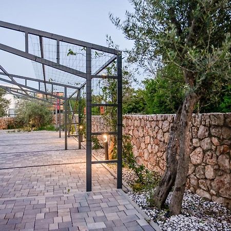 Apartment Flori With Sea View Malinska Dış mekan fotoğraf