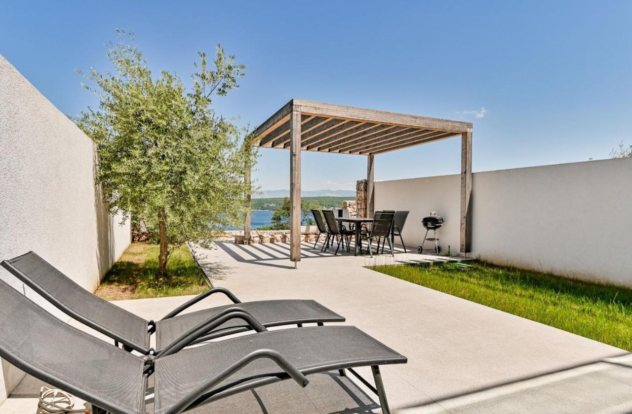 Apartment Flori With Sea View Malinska Dış mekan fotoğraf