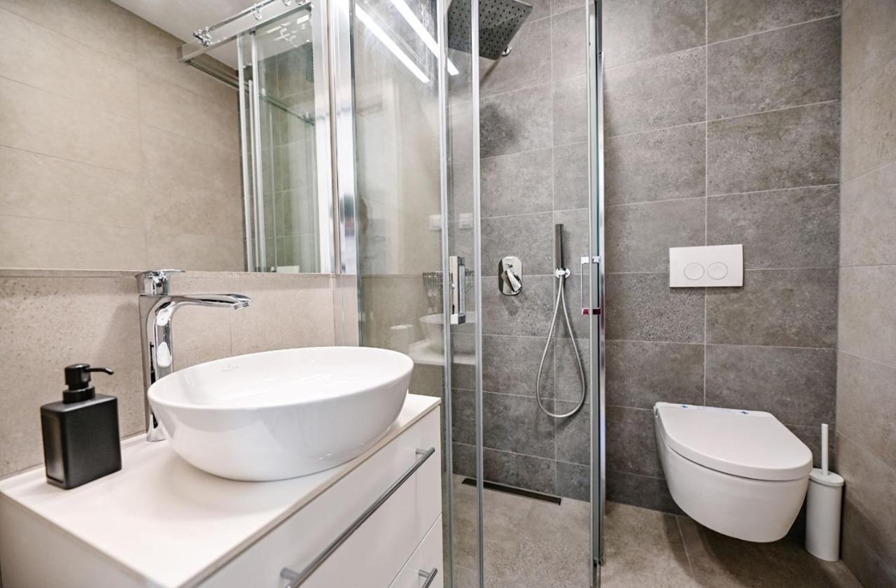 Apartment Flori With Sea View Malinska Dış mekan fotoğraf