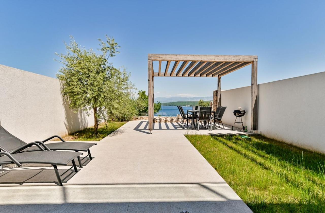Apartment Flori With Sea View Malinska Dış mekan fotoğraf