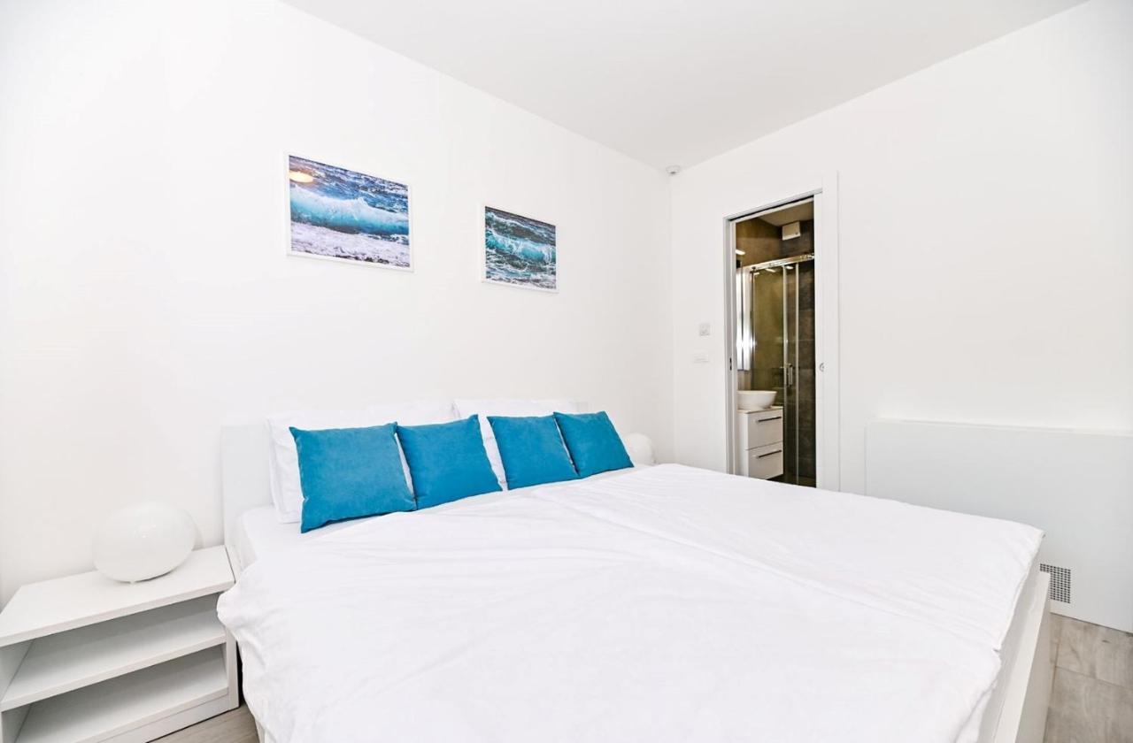 Apartment Flori With Sea View Malinska Dış mekan fotoğraf